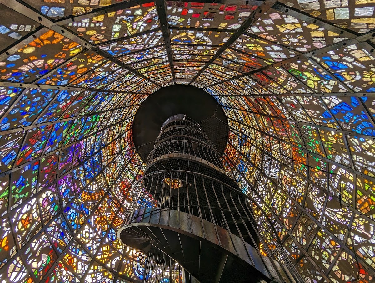 森の中の彫刻作品エリア