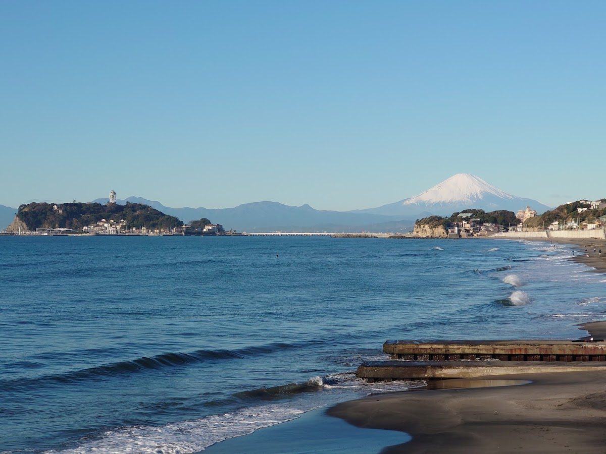 七里ヶ浜方面の海岸線