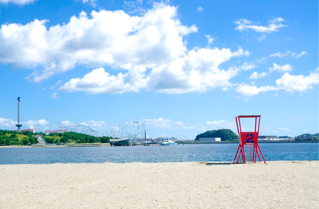 海沿いのベンチエリア