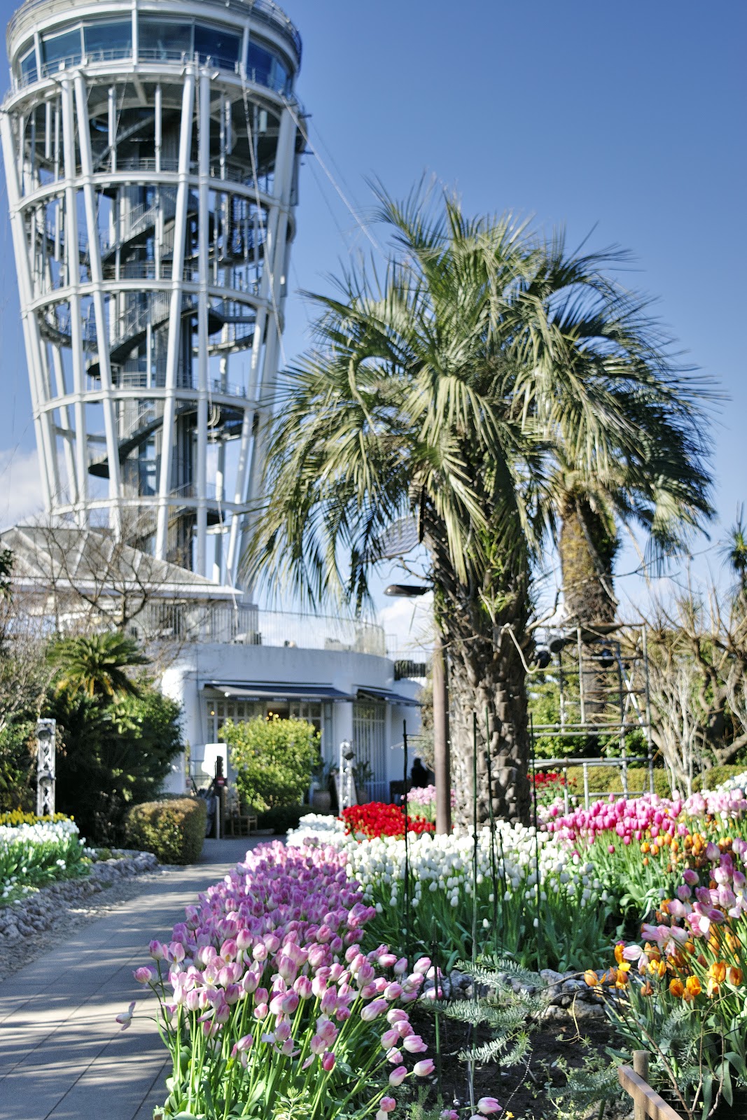 江島神社 中津宮・中津宮広場