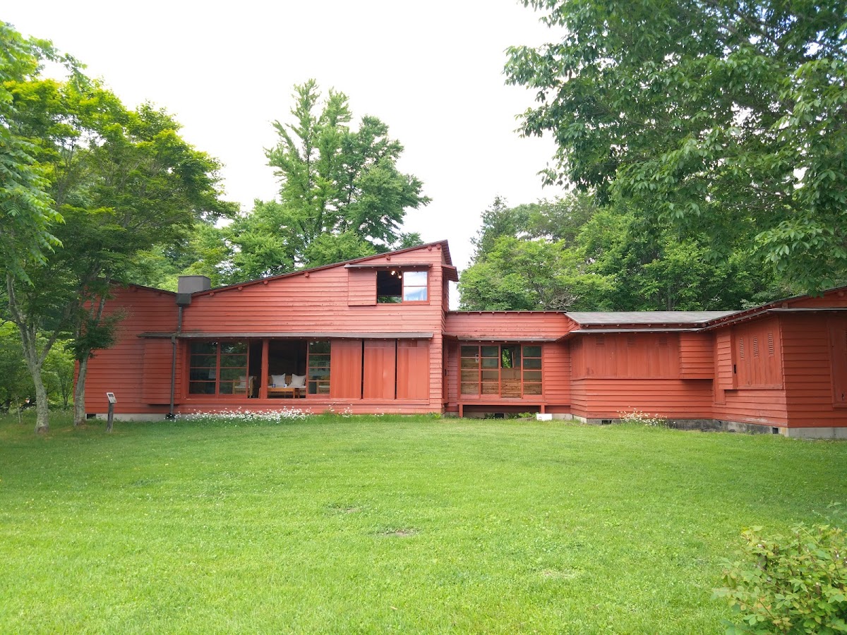 ペイネ美術館前バラ園