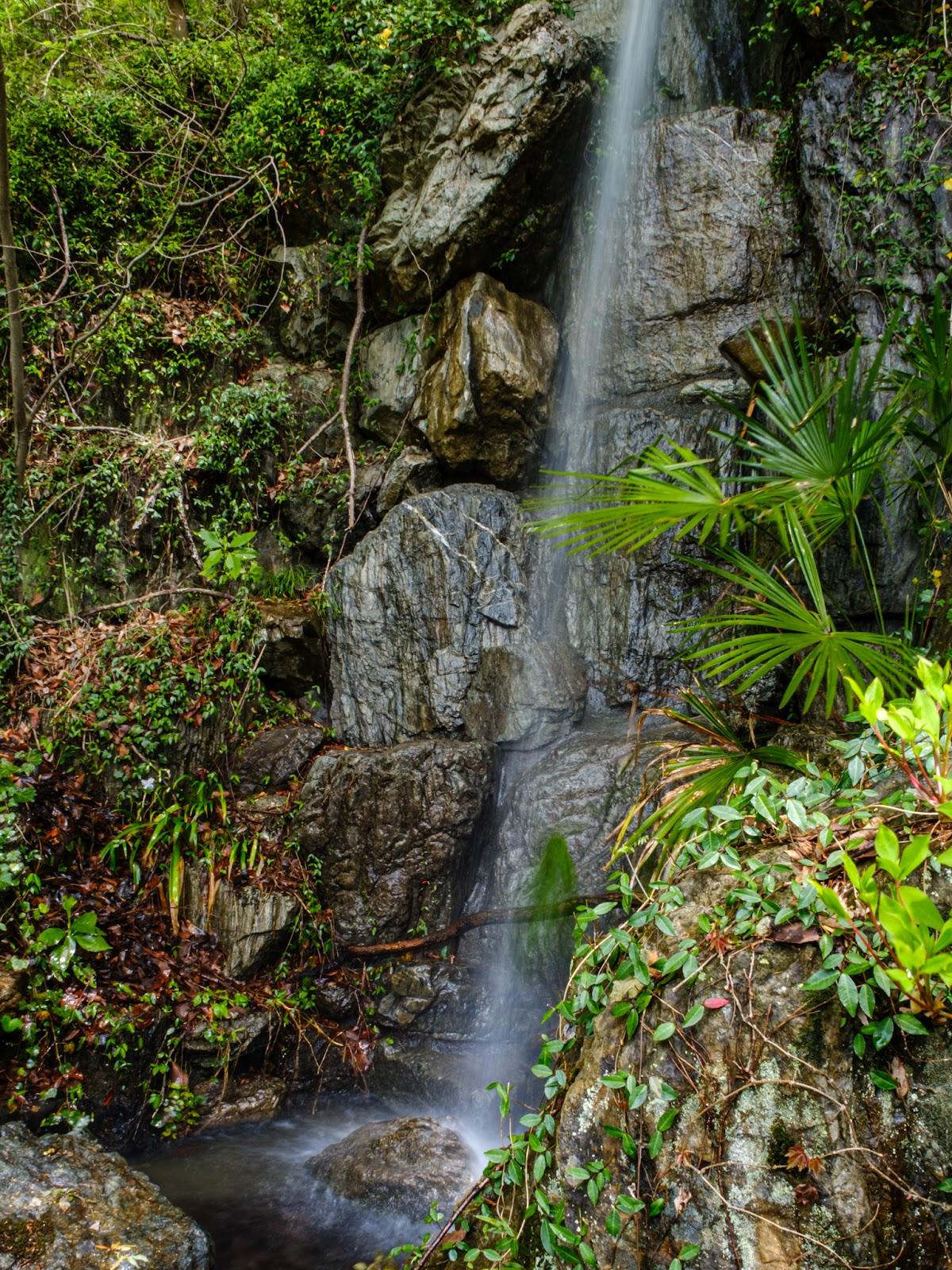 羊山公園 牧水の滝