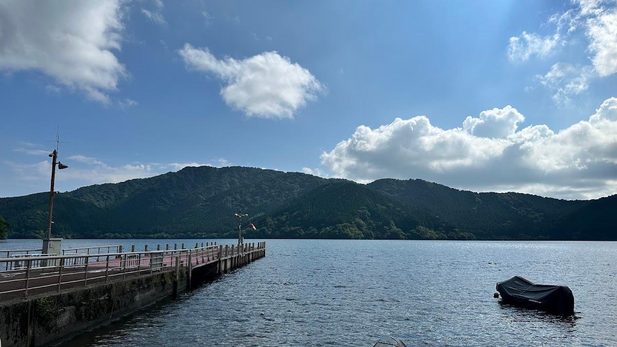 芦ノ湖 白浜の湖畔