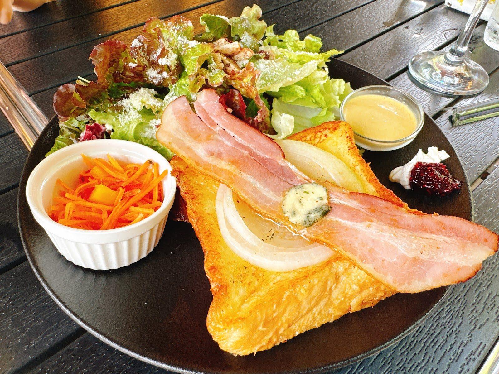 葵ベーカリーカフェ