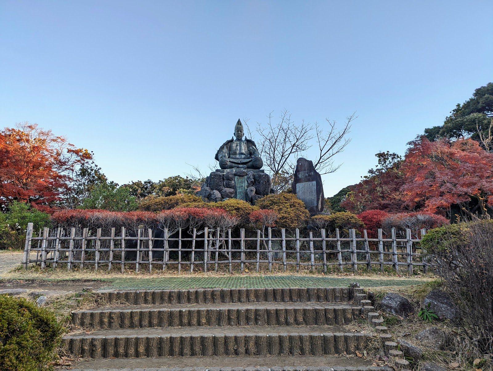 源氏山公園 源頼朝像