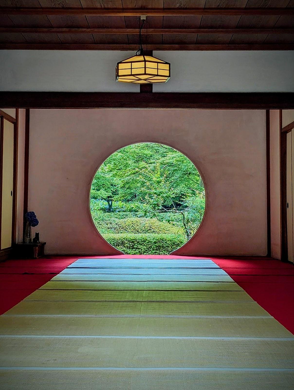 明月院 山門前