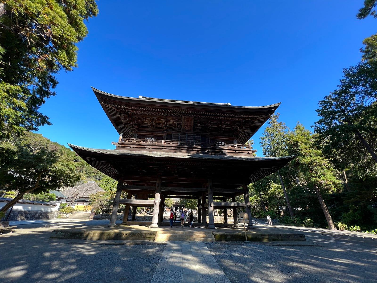 円覚寺 山門前