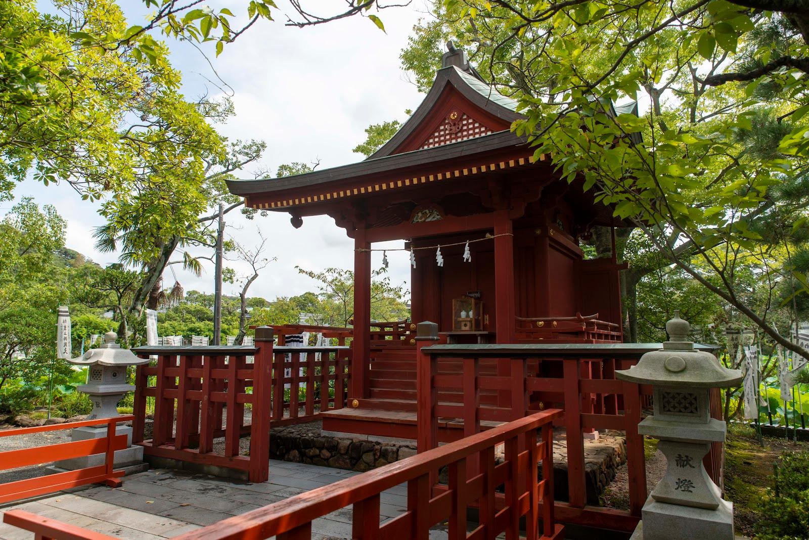 鶴岡八幡宮 旗上弁財天社