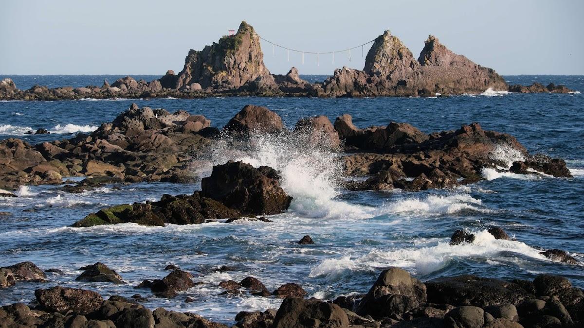 三ツ石海岸